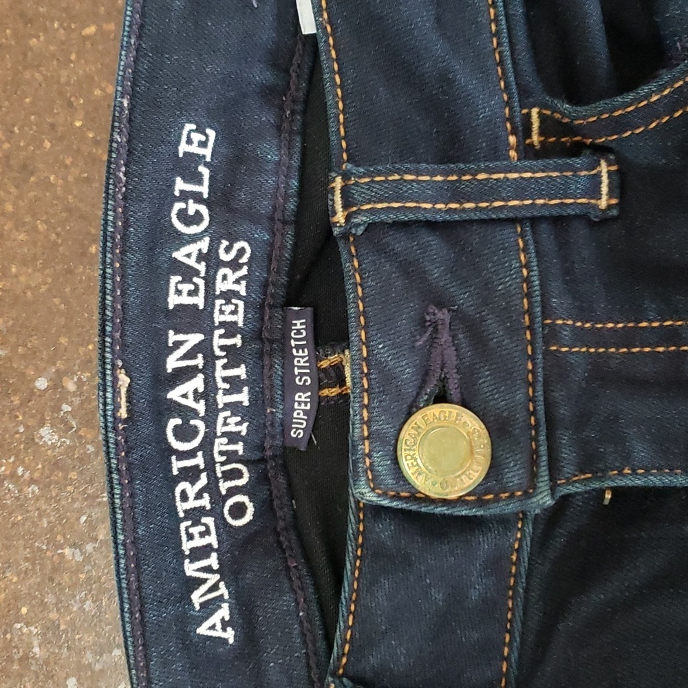 American Eagle Outfitters Super Stretch Jennings AEO Denim.  Size 6.